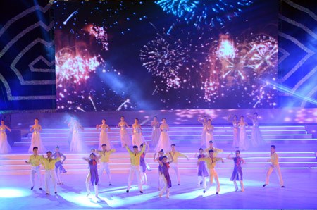 Hương Hồ "mất tích" tại Carnaval Hạ Long - 1