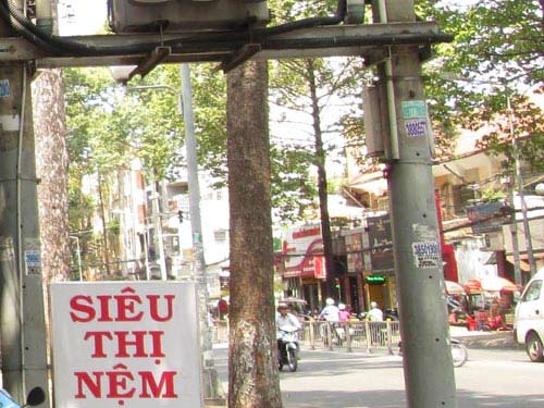 “Siêu thị” tự phong - 1