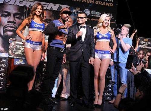 Boxing: Maidana khiêu khích kình địch Mayweather - 2