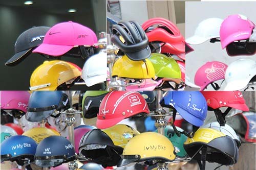 Mũ bảo hiểm dỏm vẫn bày bán ngập phố Sài Gòn - 2