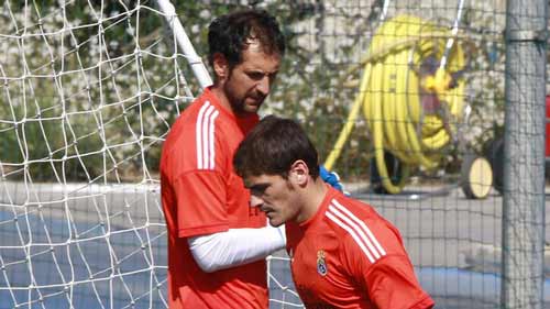 Casillas: Từ kẻ "bỏ đi" thành "báu vật" - 1