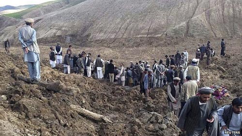 Lở đất ở Afghanistan, hơn 350 người chết - 1
