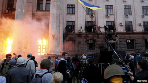 Ukraine: Cháy tòa nhà thị chính, 31 người chết - 1