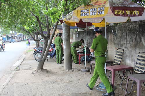 Bị đâm trọng thương khi uống cà phê vỉa hè - 1