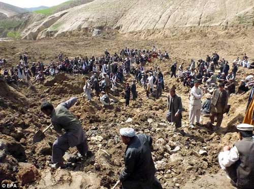 Ảnh: Hơn 2.100 người chết vì lở đất ở Afghanistan - 1