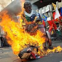 Ảnh ấn tượng: Dân Philippines đốt hình nộm Tổng thống Mỹ