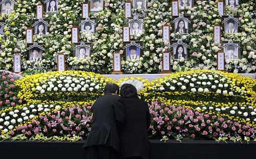 Ảnh ấn tượng: Dân Philippines đốt hình nộm Tổng thống Mỹ - 7