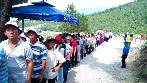 Nghỉ lễ, gần 50.000 người viếng mộ Tướng Giáp - 3