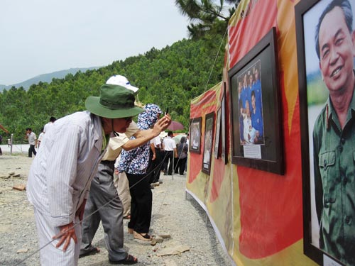 Nghỉ lễ, gần 50.000 người viếng mộ Tướng Giáp - 6