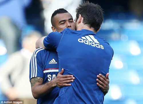 Ashley Cole đẫm lệ ngày Chelsea bị cầm hòa - 2