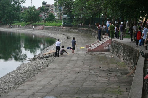 HN: Phát hiện thi thể nam giới nổi trên hồ Giảng Võ - 1
