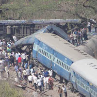 Tin tức trong ngày - Ấn Độ: Tàu hỏa trật đường ray, 18 người chết