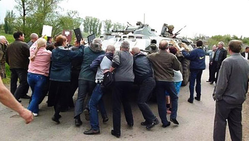 Tình báo Mỹ giúp Ukraine đàn áp biểu tình thân Nga? - 1