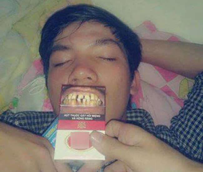 Nếu không thì chí ít cũng phải là nhân vật quảng cáo bất đắc dĩ cho thuốc lá hoặc... chai dầu!!!
