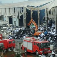 Tin tức trong ngày - Ảnh: Nhà máy giấy thành đống tro tàn sau 10 giờ cháy