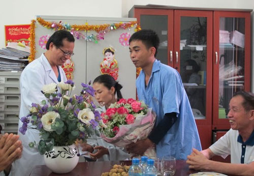 Đám cưới chưa từng có nơi bệnh viện và mối tình chị em - 1