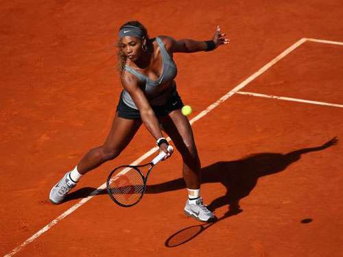Serena Williams thi triển tuyệt kỹ lốp bóng ở Madrid - 1