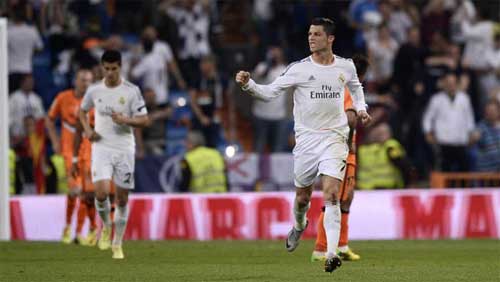 Ronaldo lập siêu phẩm: Xứng danh Bóng vàng - 2