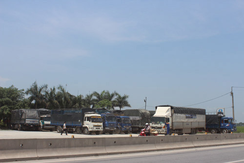 Phó Thủ tướng yêu cầu các tỉnh “siết” xe quá trọng tải - 1