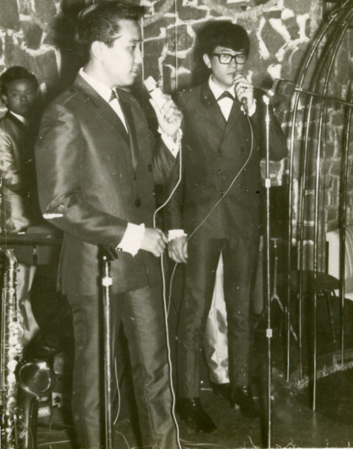 Lộ ảnh hiếm thời trẻ của Elvis Phương - 7