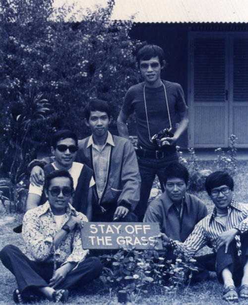 Lộ ảnh hiếm thời trẻ của Elvis Phương - 12