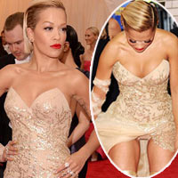 Xu hướng thời trang - Nữ ca sĩ 9X thiếu duyên trên thảm đỏ