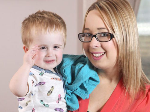 “Thiên thần” 3 tuổi mắc bệnh lùn hiếm gặp - 1