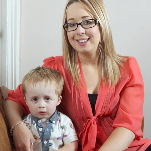 “Thiên thần” 3 tuổi mắc bệnh lùn hiếm gặp - 2