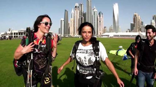 Phút mạo hiểm của SAO “Fast & Furious” trên đỉnh Dubai - 1