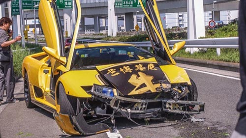 Lamborghini Diablo gặp nạn vì khoe “hàng” - 1