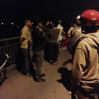 Tin tức trong ngày - Bỏ lại vợ con, người đàn ông nhảy cầu tự tử