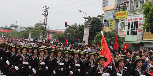 Toàn cảnh lễ diễu binh mừng chiến thắng Điện Biên Phủ - 9