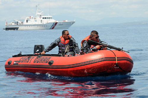 Philippines truy bắt tàu cá TQ trên Biển Đông - 1