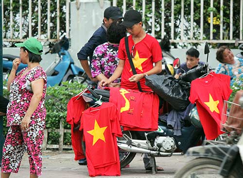 Fan Việt háo hức "tiếp lửa" cho ĐT futsal Việt Nam - 1