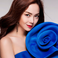 Người mẫu - Hoa hậu - Minh Hằng "Vừa đi vừa khóc" khoe vai trần sexy