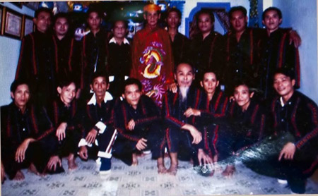 Ông già 40 năm đi xin xác chết "mồ côi" - 2