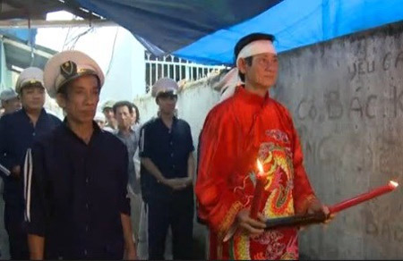 Ông già 40 năm đi xin xác chết "mồ côi" - 3