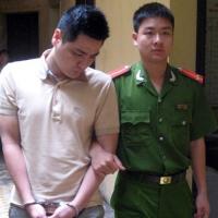 Pháp luật - Hai gã trai hành hạ người tình sau khi 'chăn gối'