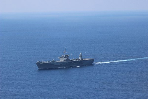 Kỳ hạm Mỹ đối mặt tàu chiến TQ trên Biển Đông - 1