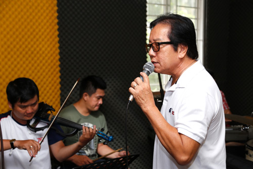Elvis Phương, Mr. Đàm "hâm nóng" phòng tập - 9