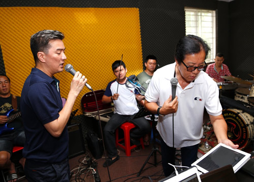 Elvis Phương, Mr. Đàm "hâm nóng" phòng tập - 4