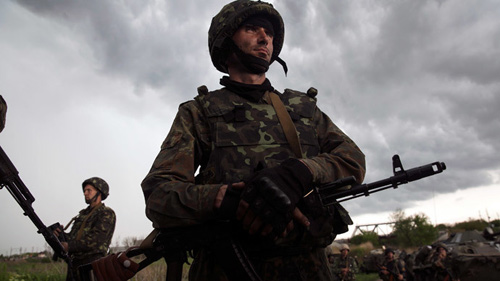 Ukraine điều 15.000 quân tới sát biên giới với Nga - 1
