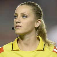 Bóng đá - Nữ trợ lý trọng tài Brazil thiêu đốt ánh nhìn cộng đồng mạng