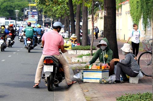 Bí mật cam vắt giá 7.000 đồng ở vỉa hè Sài Gòn - 2