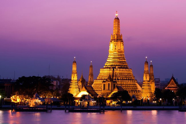 20. Bangkok, Thái Lan. Bangkok là vùng đất nổi danh bởi những ngôi đền Phật giáo có kiến trúc đẹp và cuộc sống về đêm nhộn nhịp. Đây là một trong những điểm đến lý tưởng cho những du khách chưa có hầu bao rủng rỉnh.
