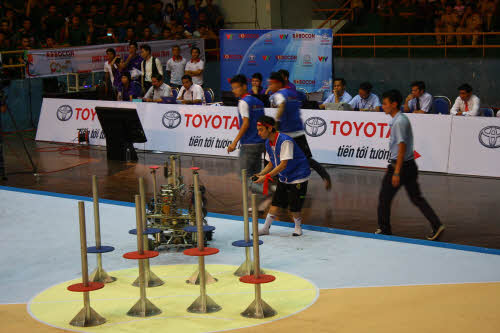 Ngược dòng ngoạn mục tại Chung kết Robocon ngày thứ 3 - 2
