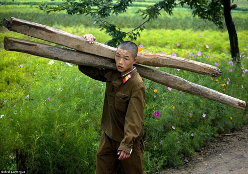 Những bức ảnh hiếm thấy về đời sống thực ở Triều Tiên - 1