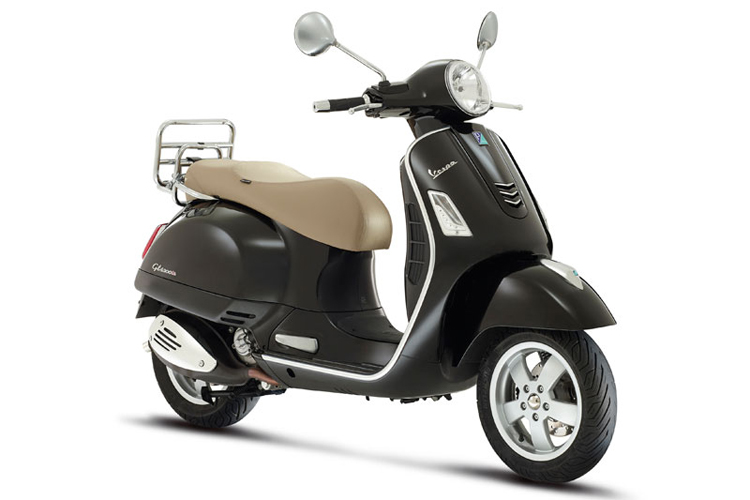 Vespa GTS 2015 được trang bị hai phiên bản động cơ. Bản động cơ 4 thì 278 phân khối, 4 van, xi-lanh đơn, công suất 22 mã lực sẽ có sẵn trên mẫu GTS 300 và GTS 300 Super. Trong khi động cơ 4 thì 125cc, 4 van, xi-lanh đơn, công suất 15 mã lực sẽ trang bị cho chiếc GTS 125 Super.
