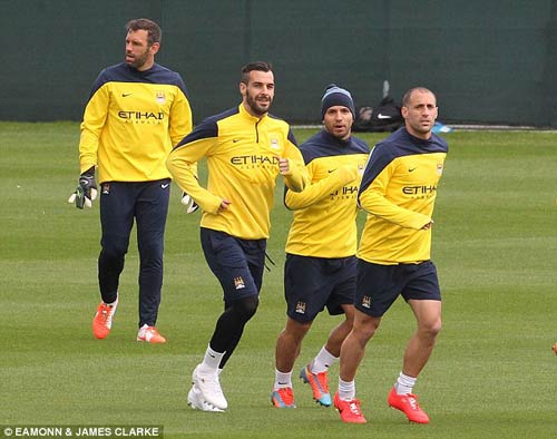 Sôi động NHA V38: Sakho và Sturridge hăng say tập luyện - 4