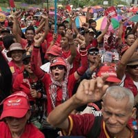 Tin tức trong ngày - Phe áo đỏ Thái Lan biểu tình để "ngăn chặn đảo chính"